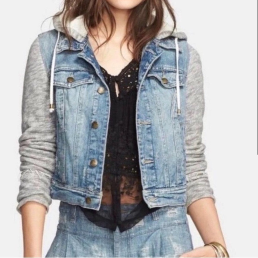 FREE PEOPLE • distressed Jean jacket with hood